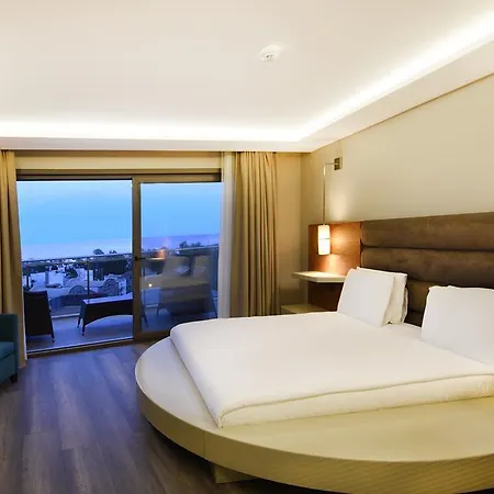 호텔 Temenos Luxury & 4*