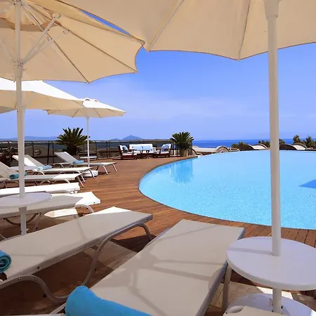 Temenos Luxury & מלון