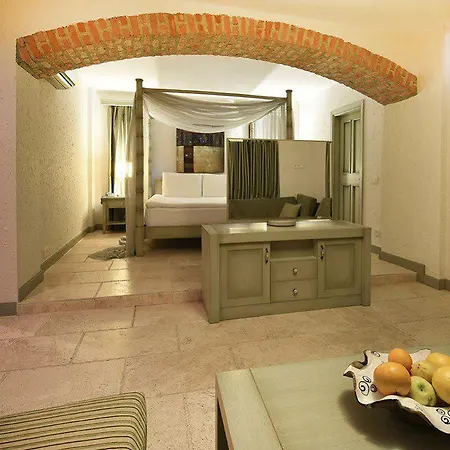 Temenos Luxury & Otel Ortakent