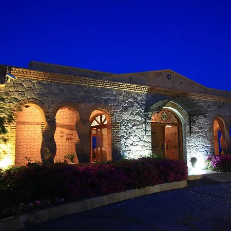 Temenos Luxury & فندق