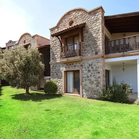 Temenos Luxury & Hotel 4*