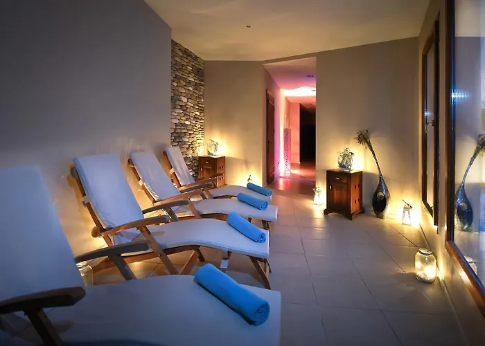 Temenos Luxury & ホテル