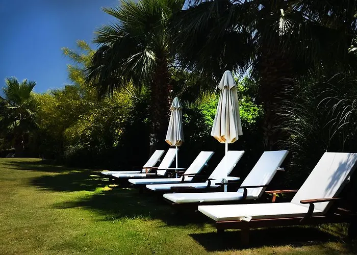 ホテル Temenos Luxury & 4*