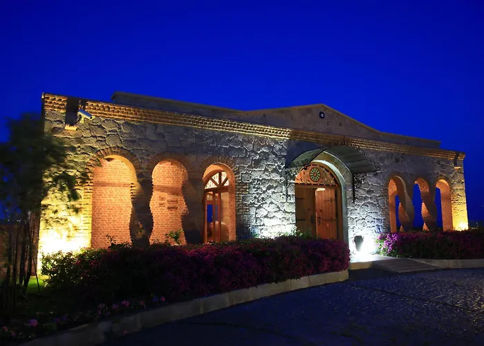 Temenos Luxury & ホテル