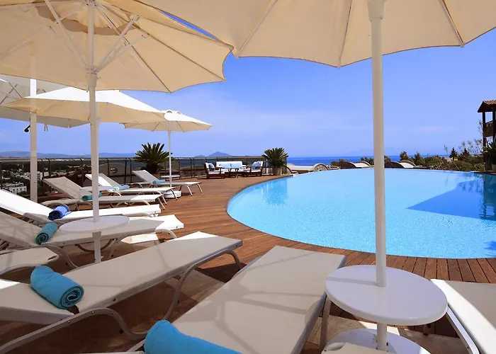 Temenos Luxury & ホテル