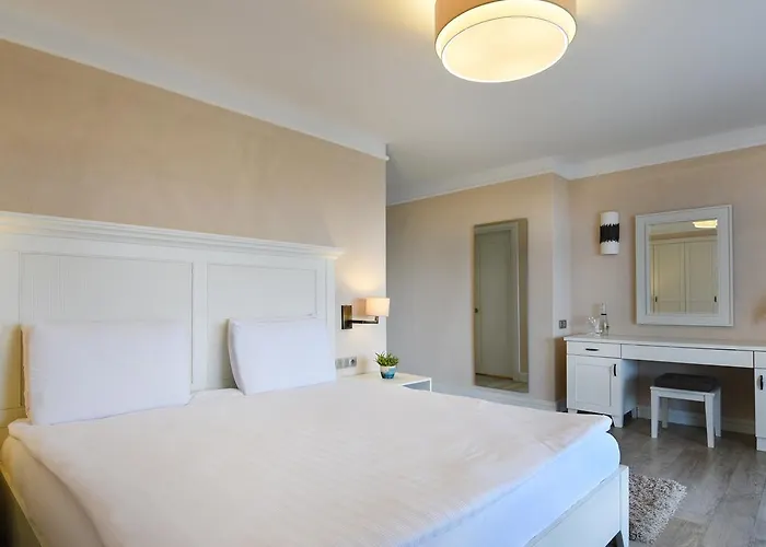 ホテル Temenos Luxury & オータキャンツ